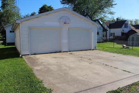 812 E Macon St, Clinton, IL 61727 photo 4