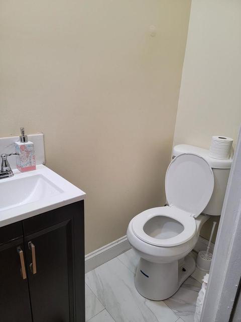 6449 N Artesian Ave, Chicago, IL 60645 photo 8