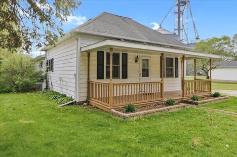 302 E Jackson St, Saybrook, IL 61770 photo 1