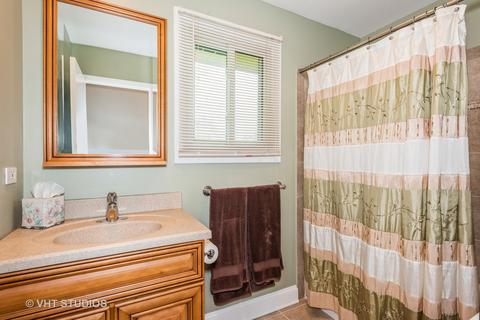 1236 Croydon Ct, Wheaton, IL 60189 photo 8