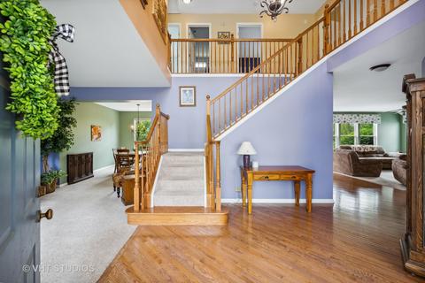 642 Biltmore Dr, Bartlett, IL 60103 photo 2