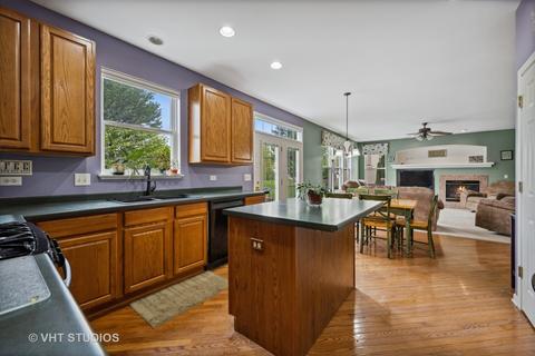 642 Biltmore Dr, Bartlett, IL 60103 photo 6