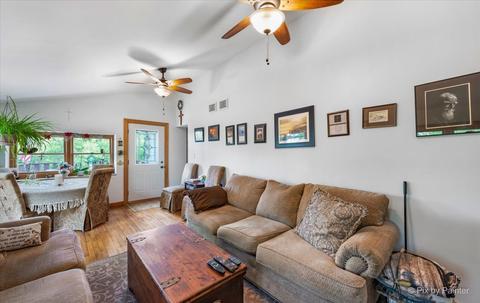 1 Hickory Rd, Oakwood Hills, IL 60013 photo 4