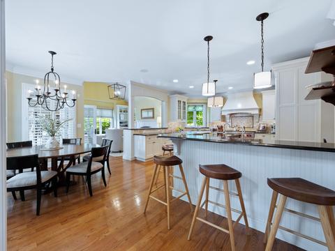 1040 Golf Ln, Wheaton, IL 60189 photo 11