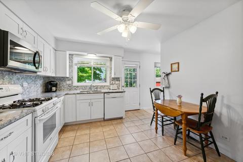 1704 Cherry Ct, Wheaton, IL 60187 photo 4