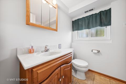1704 Cherry Ct, Wheaton, IL 60187 photo 11