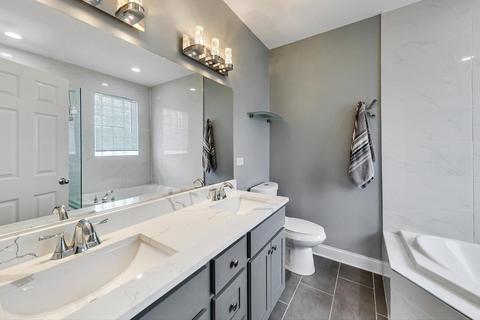 471 E Bowen Ave #2, Chicago, IL 60653 photo 14