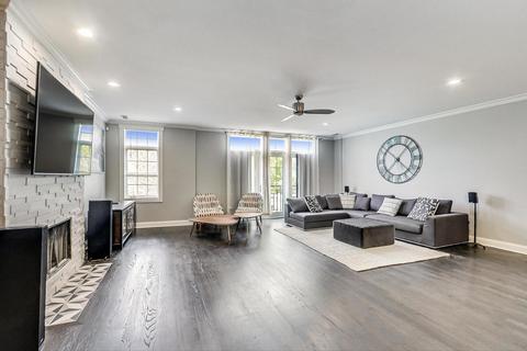 471 E Bowen Ave #2, Chicago, IL 60653 photo 4