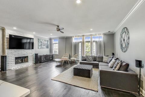 471 E Bowen Ave #2, Chicago, IL 60653 photo 3