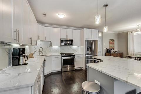 471 E Bowen Ave #2, Chicago, IL 60653 photo 7