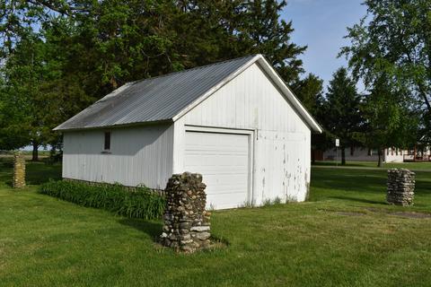 301 E Field St, Secor, IL 61771 photo 4