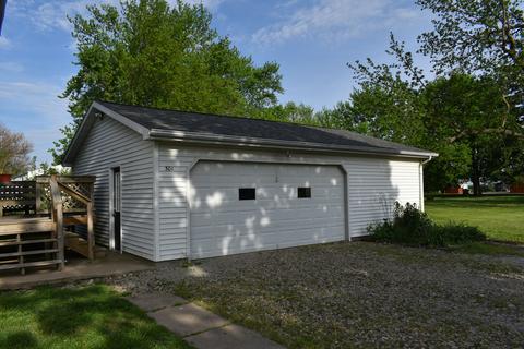 301 E Field St, Secor, IL 61771 photo 3