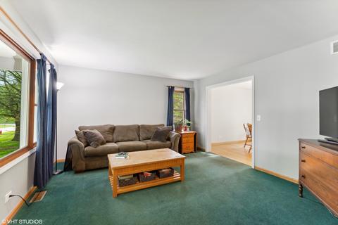 907 Maple Ave, Maple Park, IL 60151 photo 3