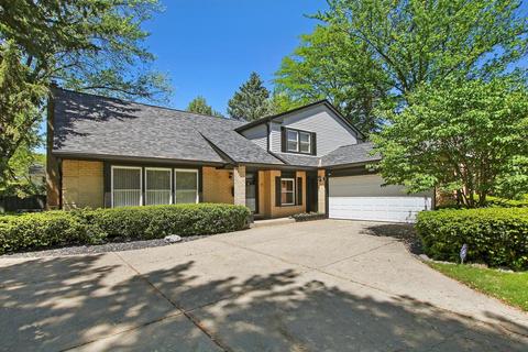 3522 Maple Leaf Dr, Glenview, IL 60026 photo 1