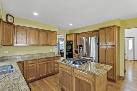 1627 Mccormack Dr, Hoffman Estates, IL 60169 photo 13