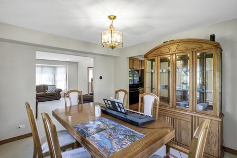 1627 Mccormack Dr, Hoffman Estates, IL 60169 photo 9