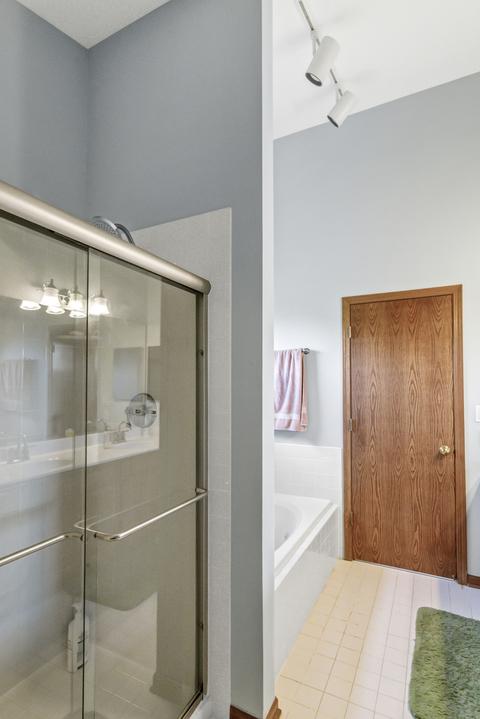 1627 Mccormack Dr, Hoffman Estates, IL 60169 photo 21