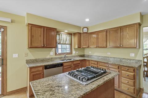 1627 Mccormack Dr, Hoffman Estates, IL 60169 photo 12