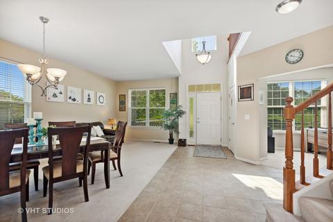 352 Shadow Hill Dr, Elgin, IL 60124 photo 4