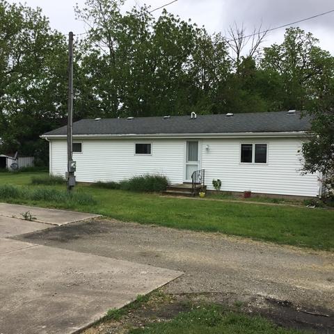211 Locust St, Campus, IL 60920 photo 2
