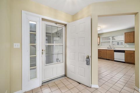 1829 Field Ct, Plainfield, IL 60586 photo 2