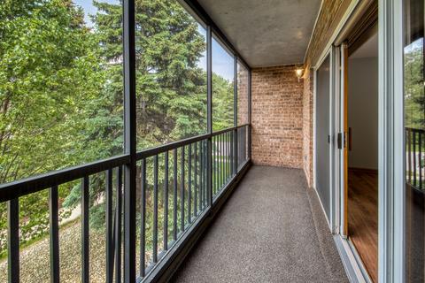 13434 E Circle Dr #403, Crestwood, IL 60445 photo 4