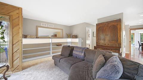 1845 Hickory Ln, Wheaton, IL 60187 photo 7
