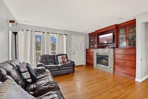 12 S Joyce Ln, Addison, IL 60101 photo 2