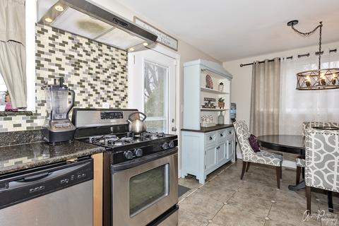 196 W Norman Ln, Wheeling, IL 60090 photo 8