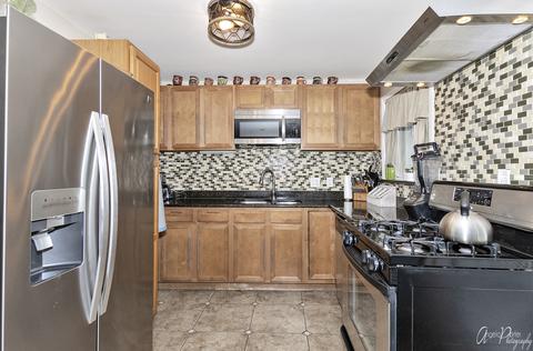 196 W Norman Ln, Wheeling, IL 60090 photo 12