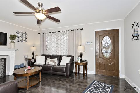 196 W Norman Ln, Wheeling, IL 60090 photo 2