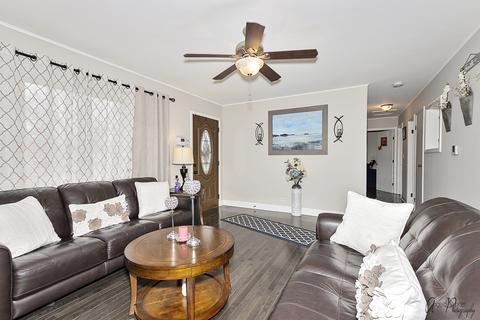 196 W Norman Ln, Wheeling, IL 60090 photo 5