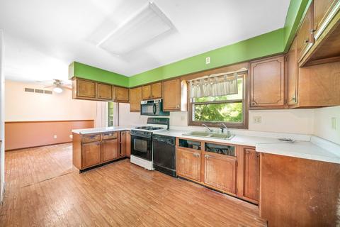 330 N Maple St, Compton, IL 61318 photo 5