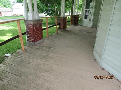280 E Concord St, Sheldon, IL 60966 photo 2