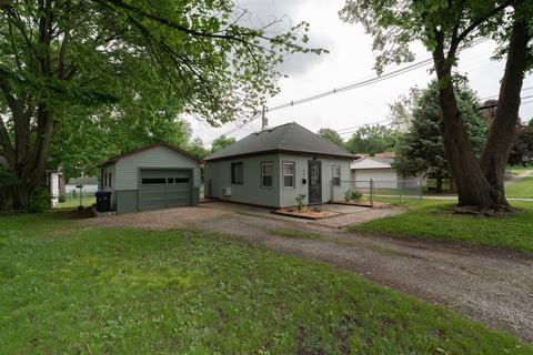 907 Eugene St, Bloomington, IL 61701 photo 2