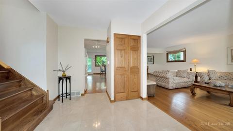 1903 E Seneca Ln, Mount Prospect, IL 60056 photo 3