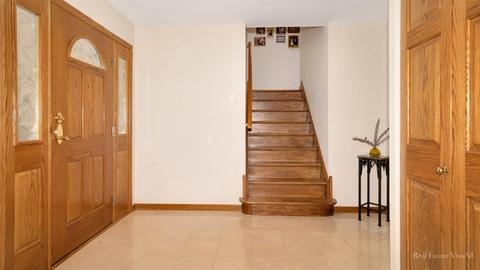1903 E Seneca Ln, Mount Prospect, IL 60056 photo 4