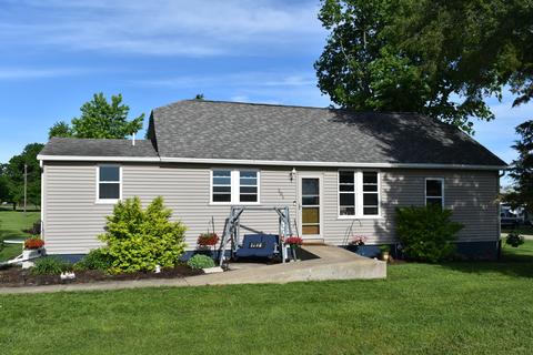 201 S Benson Rd, Secor, IL 61771 photo 1