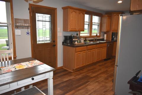 201 S Benson Rd, Secor, IL 61771 photo 4