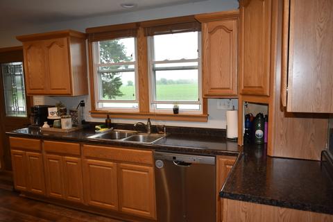201 S Benson Rd, Secor, IL 61771 photo 3