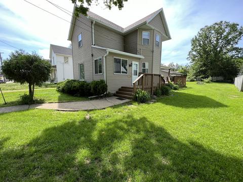 835 E Shawnee St, Freeport, IL 61032 photo 1