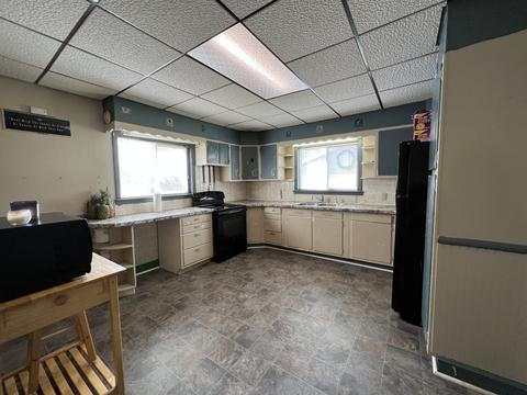 835 E Shawnee St, Freeport, IL 61032 photo 5