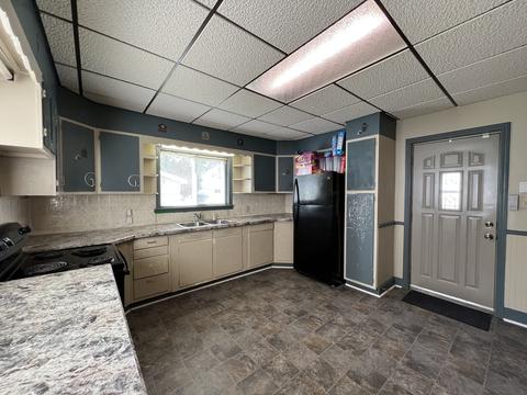 835 E Shawnee St, Freeport, IL 61032 photo 6