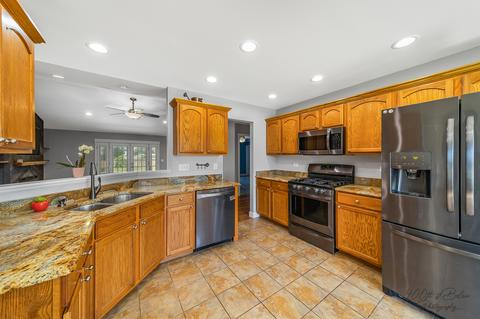 701 Wimbleton Trl, Mchenry, IL 60050 photo 9