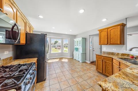 701 Wimbleton Trl, Mchenry, IL 60050 photo 7