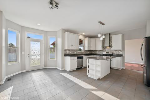 11302 Glenbrook Cir, Plainfield, IL 60585 photo 5