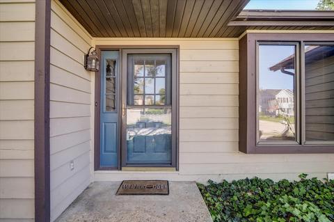 644 Alice Pl, Elgin, IL 60123 photo 2