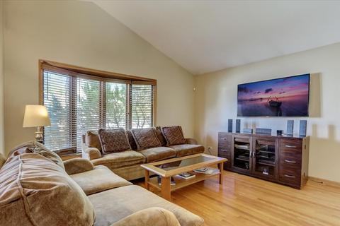 644 Alice Pl, Elgin, IL 60123 photo 4