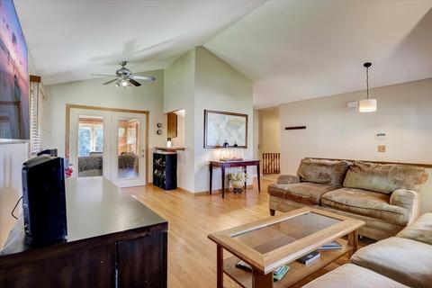 644 Alice Pl, Elgin, IL 60123 photo 5