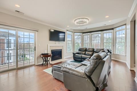 2634 Commons Dr, Glenview, IL 60026 photo 3